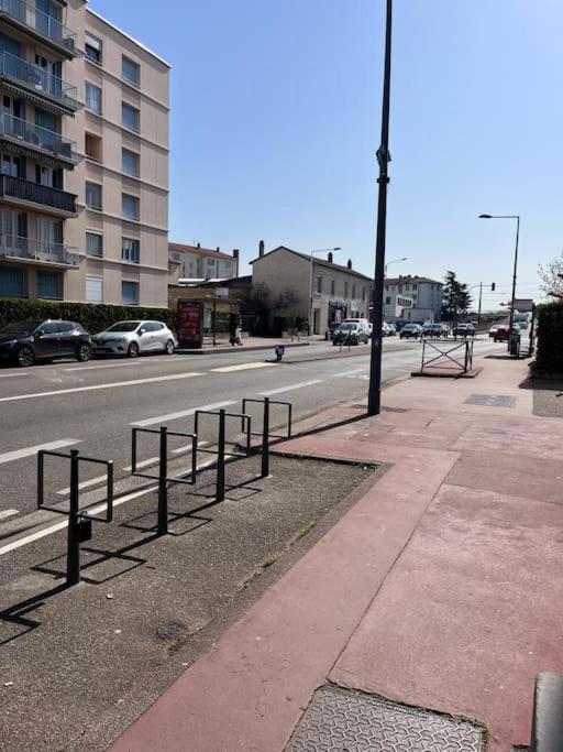 Le Pressense 2 Appartement Vénissieux Buitenkant foto