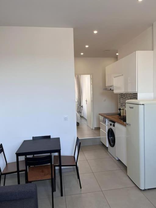 Le Pressense 2 Appartement Vénissieux Buitenkant foto