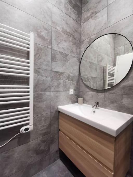 Le Pressense 2 Appartement Vénissieux Buitenkant foto